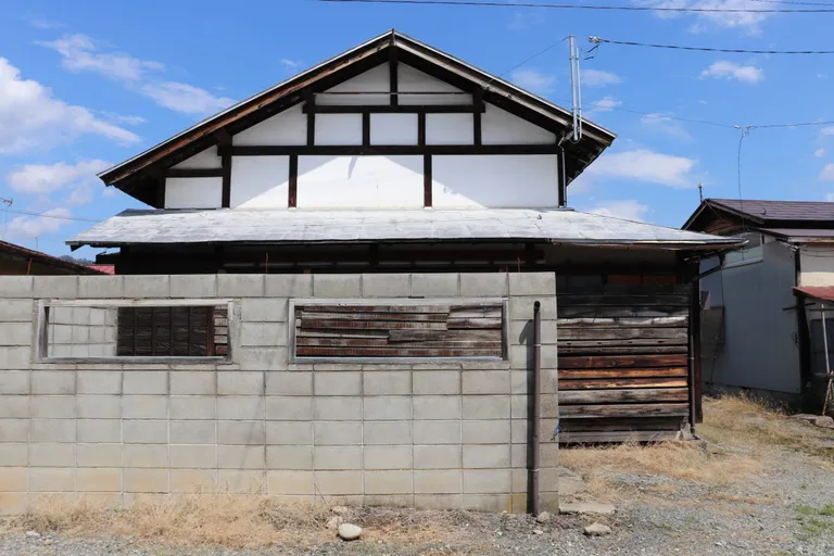 南陽市宮内の老朽化した木造戸建て住宅 物件写真