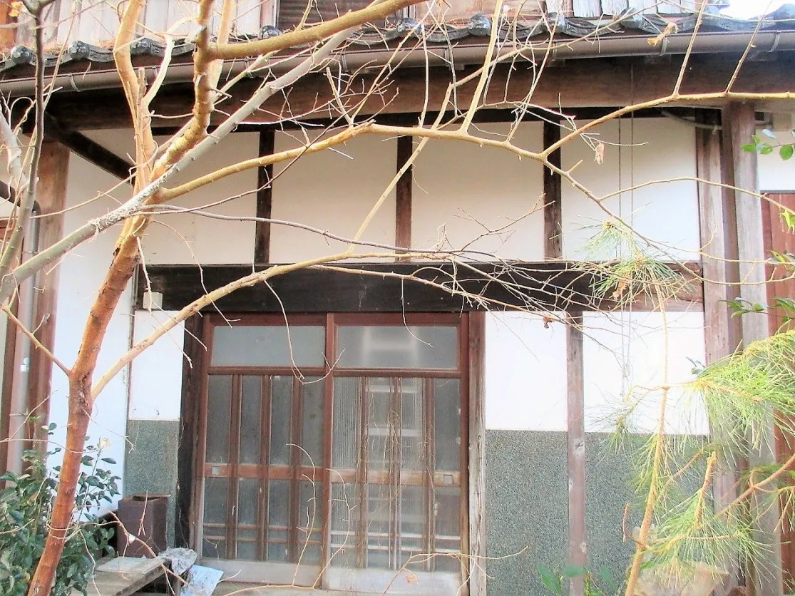 鳥取県北栄町由良宿の戸建て｜古い家屋部分と状態の良い新築部分を含む9LDK 写真 2
