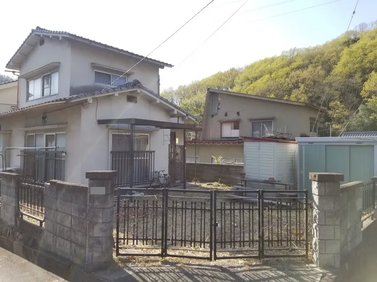 岡山県笠岡市笠岡の空き家戸建て、広い庭付きの木造住宅 物件写真