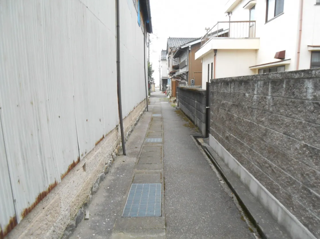 2384-1 Azumacho, Namerikawa City, Toyama Prefecture — Vacant House Near the Sea, 5DK Detached House photo 3