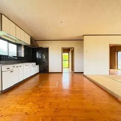 Spacious Single-Story 4LDK Home in Takanabe, with Parking for 4+ Cars and a Garden photo 3