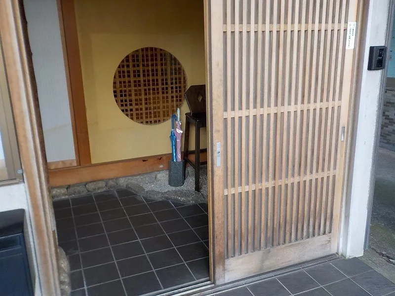 朝日町泊の店舗併用住宅｜鉄骨造3階建て・元寿司店 写真 2