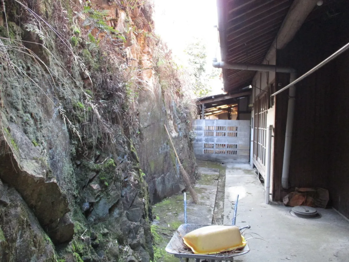 岡山県笠岡市吉浜の木造3DK賃貸住宅｜広い土間・倉庫付き 写真 3