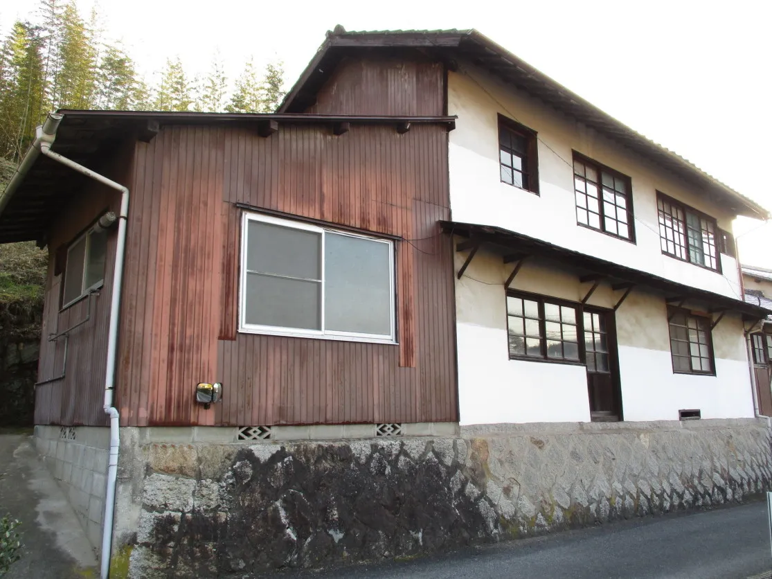 岡山県笠岡市吉浜の木造3DK賃貸住宅｜広い土間・倉庫付き