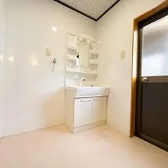 都農町川北の平屋戸建て｜2階付きガレージのある2LDK 写真 4