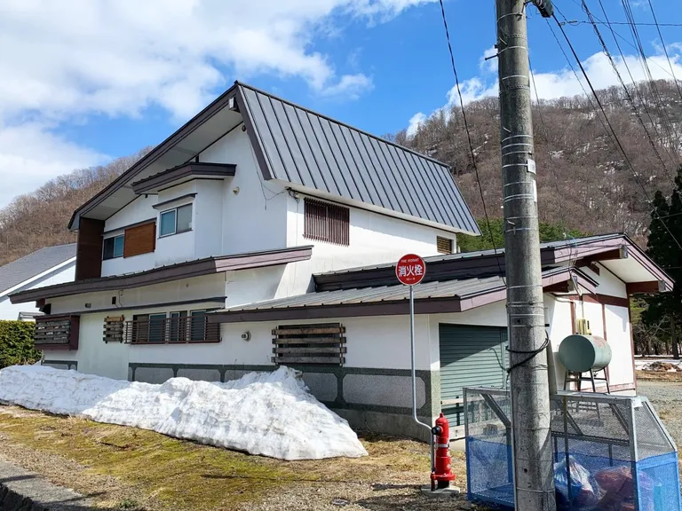 秋田県小坂町・十和田湖畔徒歩8分の木造戸建て住宅 物件写真