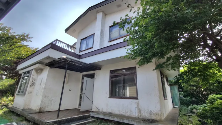北海道室蘭市の田舎の家｜土地330.59㎡・建物127.98㎡の二世帯利用も可能な戸建て、0円 物件写真