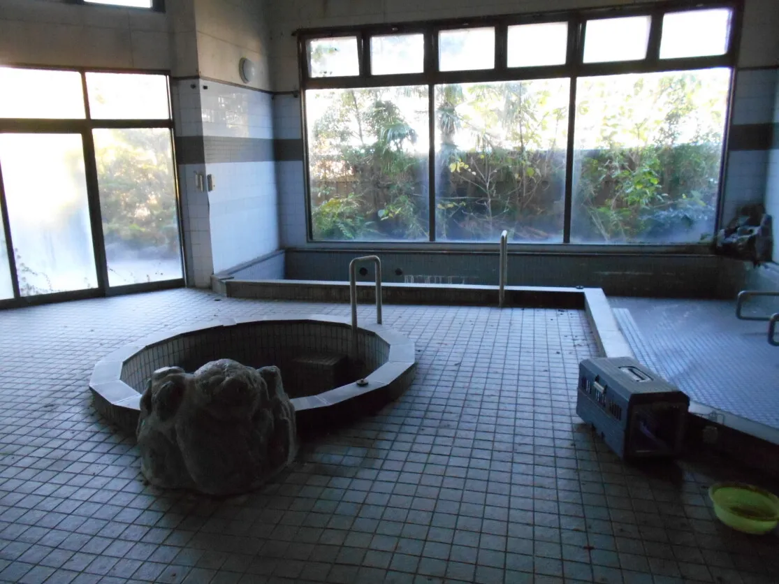 Spring-fed hot-spring facility and habitable 4LDK in Mukae, Ebino City, Miyazaki Prefecture photo 2