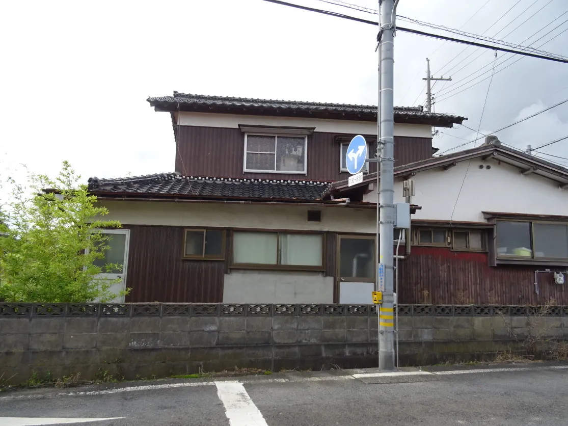 Wooden Two-Story Detached House in Yumihara, Hokuei Town [No. 158] photo 2