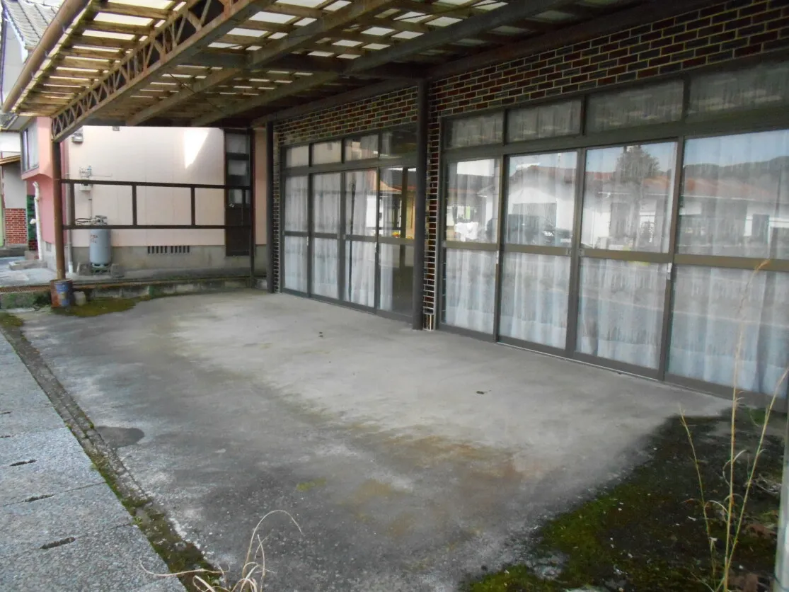 えびの市原田の店舗併用住宅｜駐車3台・4DK 写真 9