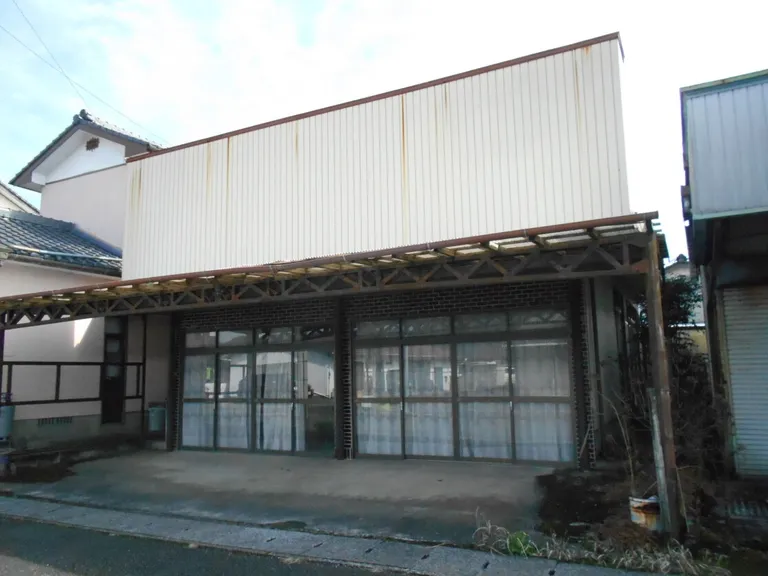 えびの市原田の店舗併用住宅｜駐車3台・4DK 物件写真