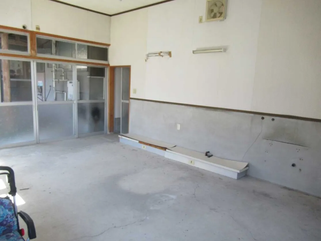 宇佐市院内町の店舗スペース付き平屋住宅｜5LDK・庭付き 写真 3
