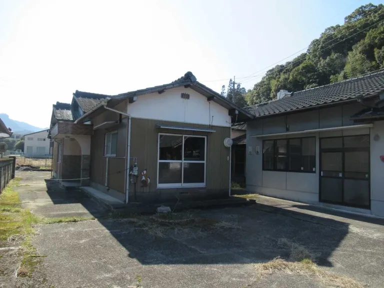 宇佐市院内町の店舗スペース付き平屋住宅｜5LDK・庭付き 物件写真