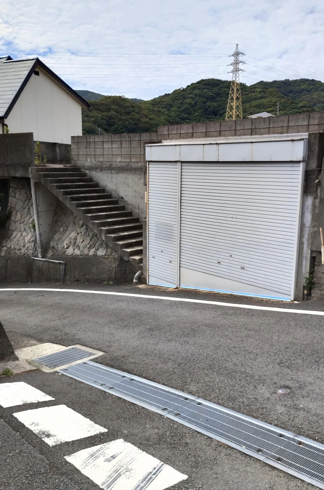 長崎市の高台にある土地｜車横付け可・コンクリート舗装、譲渡価格0円 写真 2