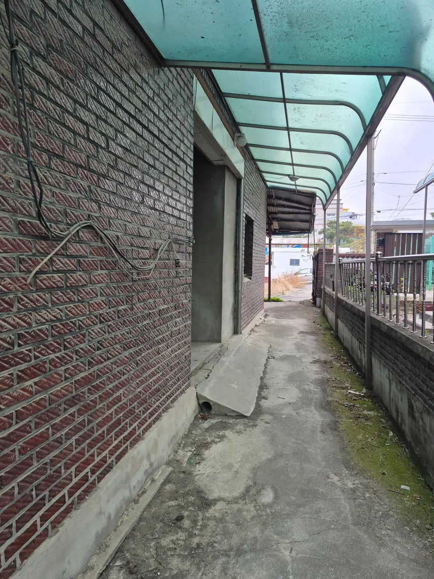 Jecheon Mixed-Use Building for Sale in a Residential Neighborhood, with a First-Floor Cold Storage and Second-Floor Home photo 3