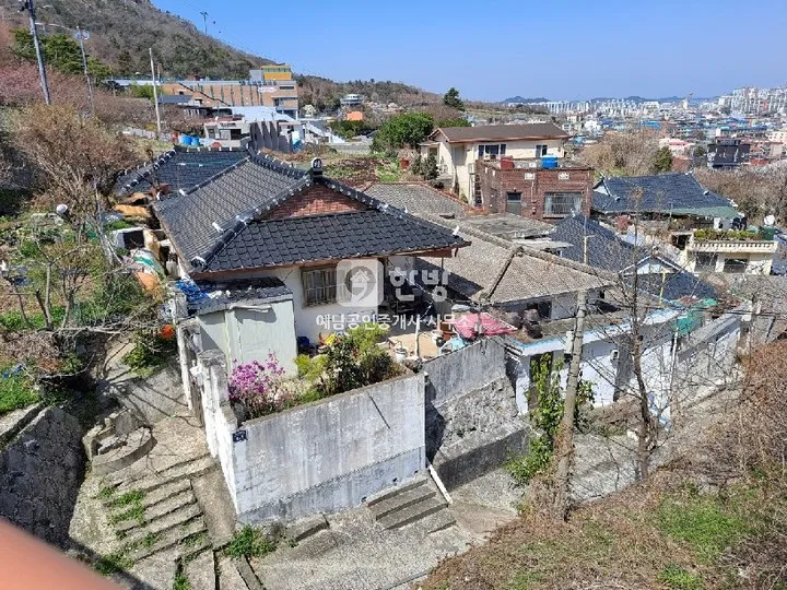 Detached House for Sale in Jukgyo-dong, Mokpo, Near Yudalsan Lions Garden and Sculpture Park photo 2