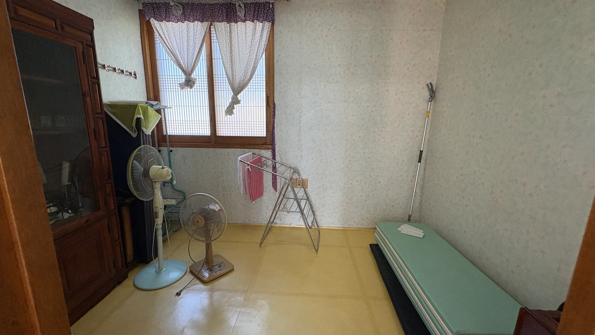 South-facing Beach 8 Minutes’ Walk Away in Namhae-gun, Gyeongsangnam-do; First-Floor Warehouse and Second-Floor House for Sale photo 5