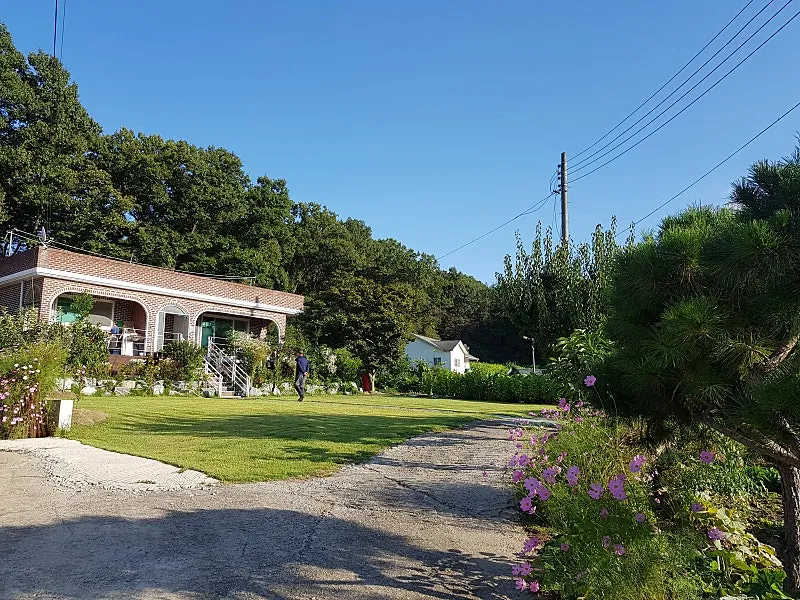Country Home for Sale in Munsan-eup, Paju-si, Gyeonggi-do: 200 Pyeong of Land, 28-Pyeong House, 270 Million Won photo 2