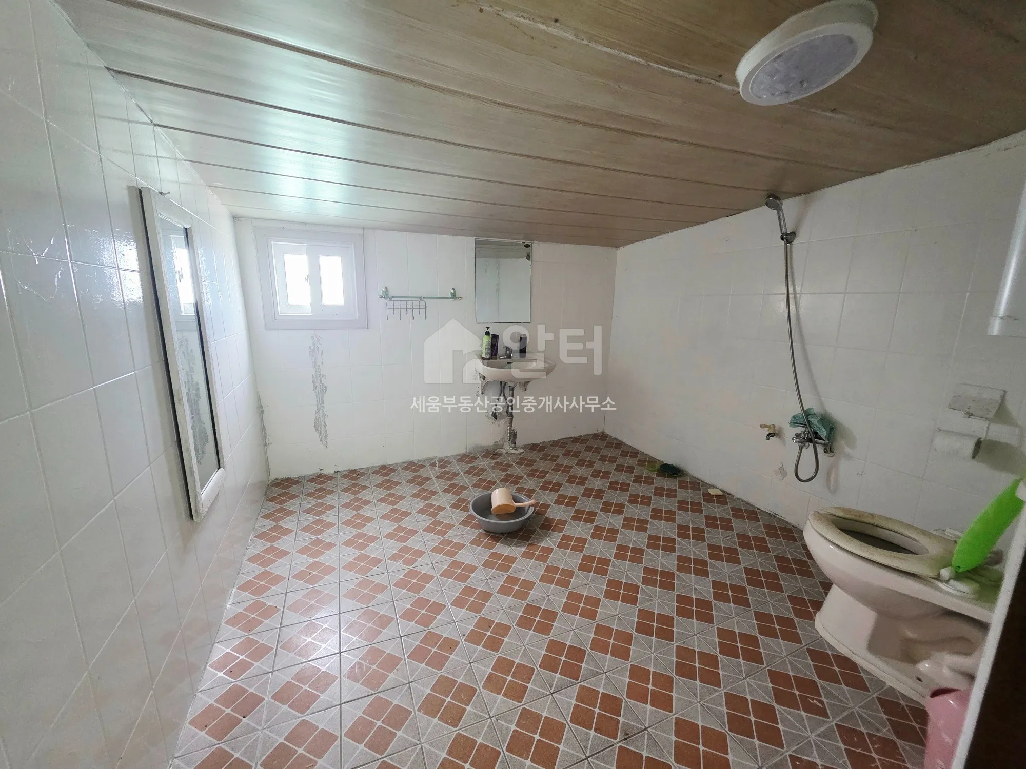 Partially Remodeled Country House for Sale in Nangdo-ri, Hwajeong-myeon, Yeosu, Jeonnam-Gwangju Integrated Special City photo 8