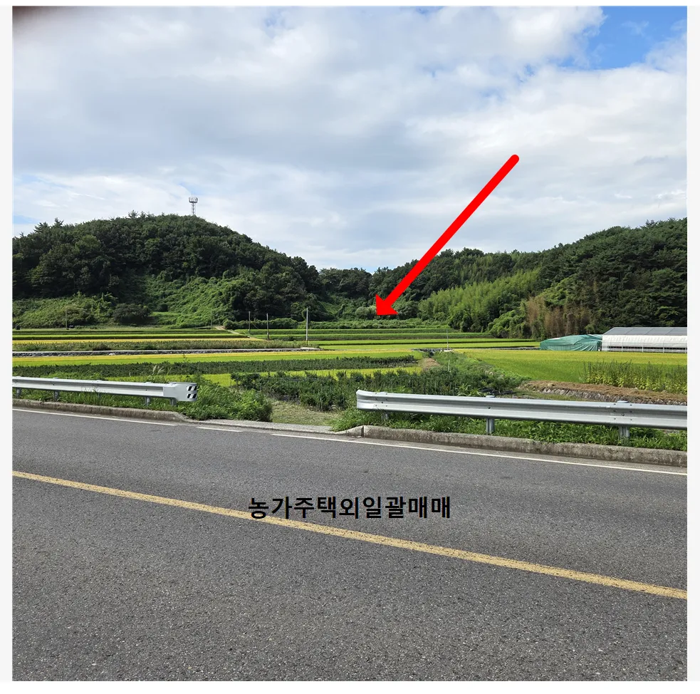 Farmhouse for Sale in Samdong-myeon, Namhae-gun, Gyeongsangnam-do; Land Plus 2 Lots, 770 Pyeong photo 3
