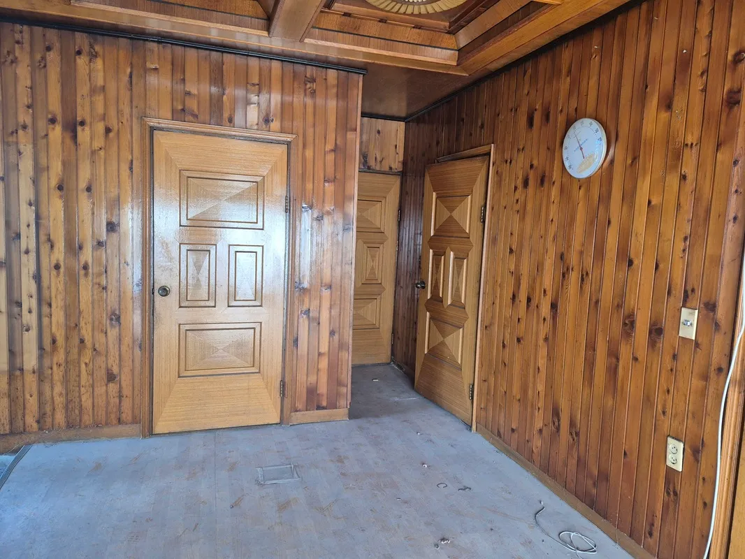 House for Sale in Jecheon, Chungcheongbuk-do, Fronting a Two-Lane Road and in Need of Repairs photo 3