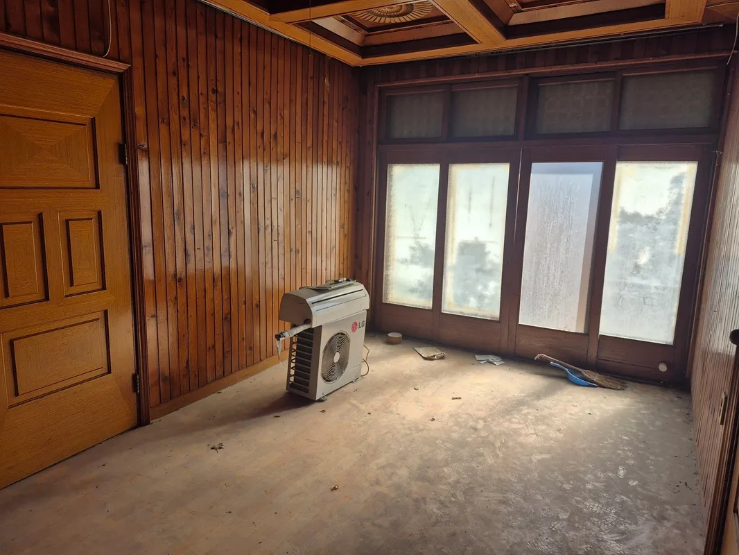 House for Sale in Jecheon, Chungcheongbuk-do, Fronting a Two-Lane Road and in Need of Repairs photo 4