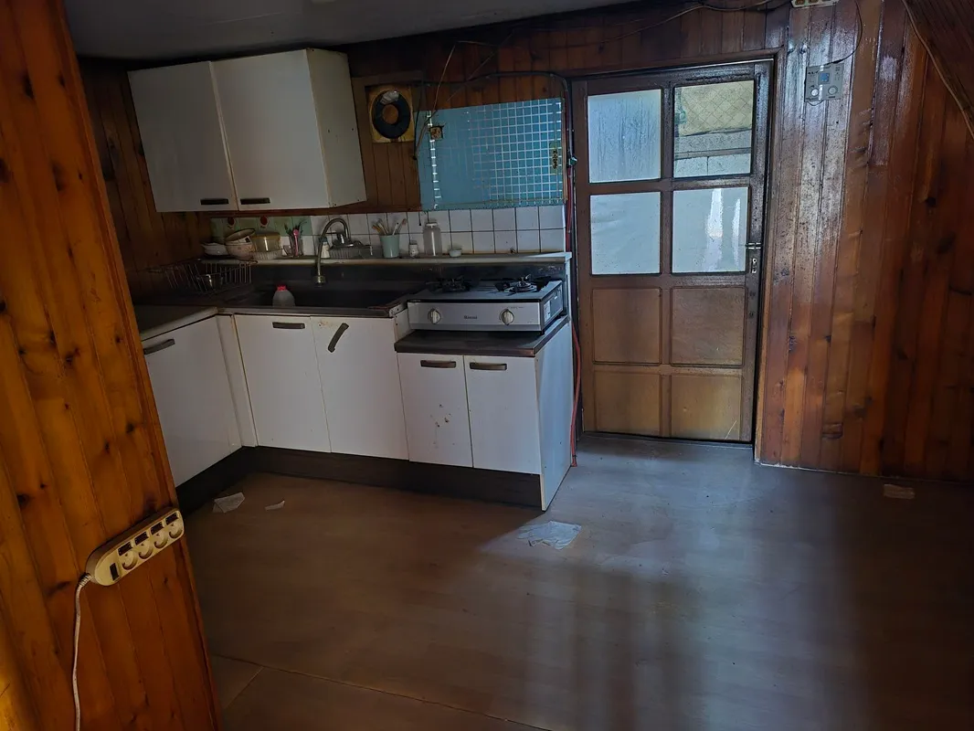 House for Sale in Jecheon, Chungcheongbuk-do, Fronting a Two-Lane Road and in Need of Repairs photo 2