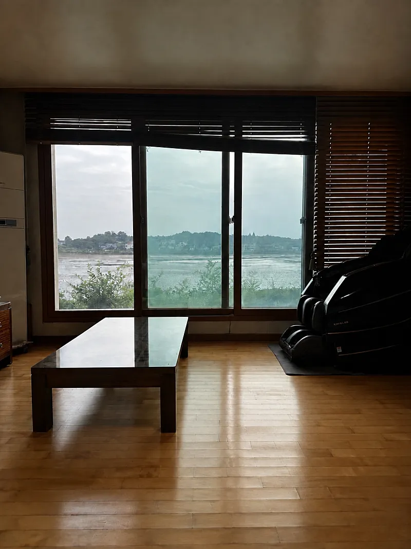Rural Home for Sale with Waterfront Views in Seonghwan-eup, Seobuk-gu, Cheonan, South Chungcheong Province — 225-Pyeong Lot and Spacious Garden photo 4