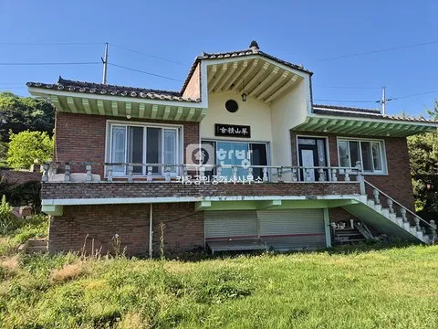 Country House-Style Family Shrine for Sale on a Large Lot in Hapcheon-eup, Hapcheon-gun, Gyeongsangnam-do photo 2