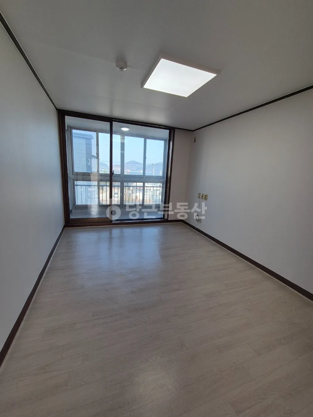 Sea-View 18-Pyeong Apartment for Sale in Irun-myeon, Geoje-si, Gyeongsangnam-do photo 4
