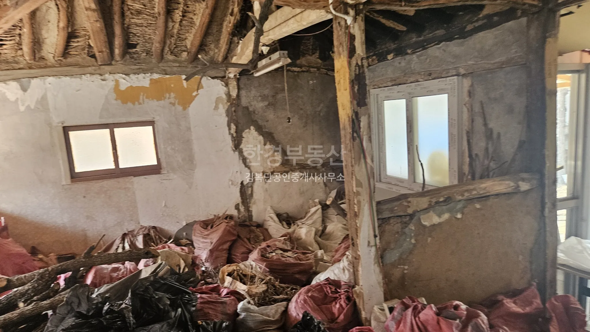Wooden Detached House with Exposed Rafters for Sale in Ganghwa-eup, Ganghwa-gun, Incheon photo 7