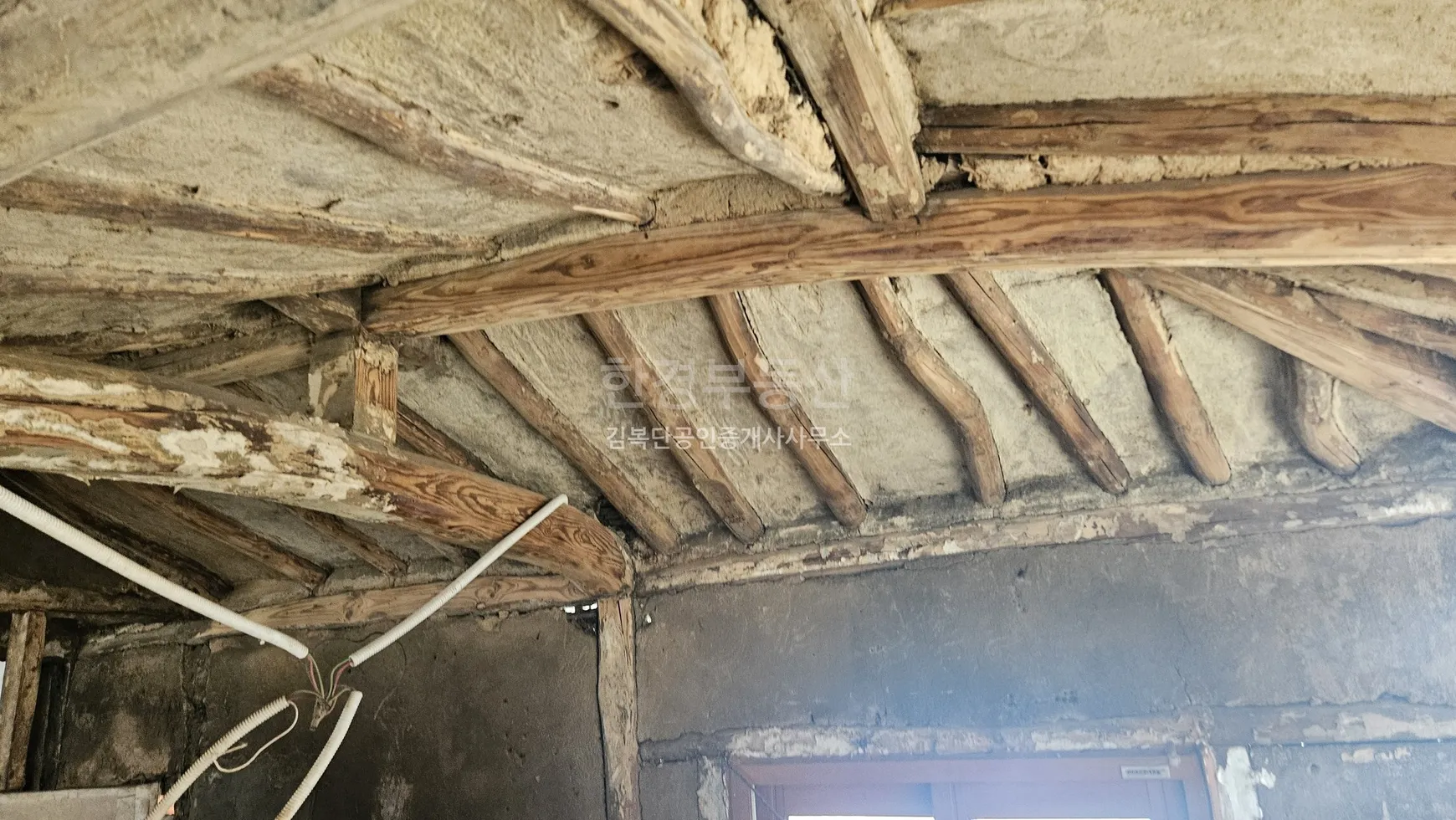 Wooden Detached House with Exposed Rafters for Sale in Ganghwa-eup, Ganghwa-gun, Incheon photo 5