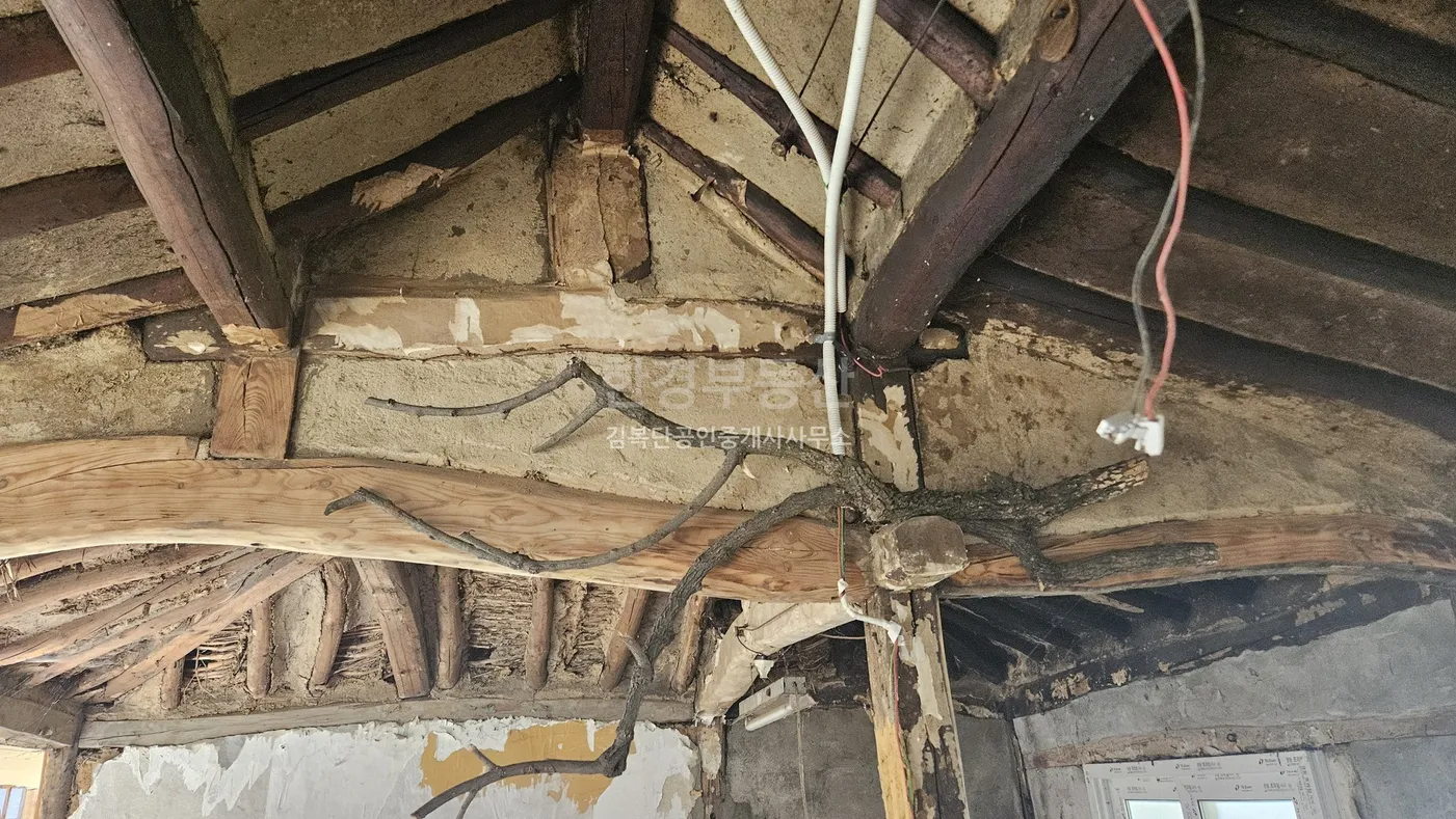 Wooden Detached House with Exposed Rafters for Sale in Ganghwa-eup, Ganghwa-gun, Incheon photo 8