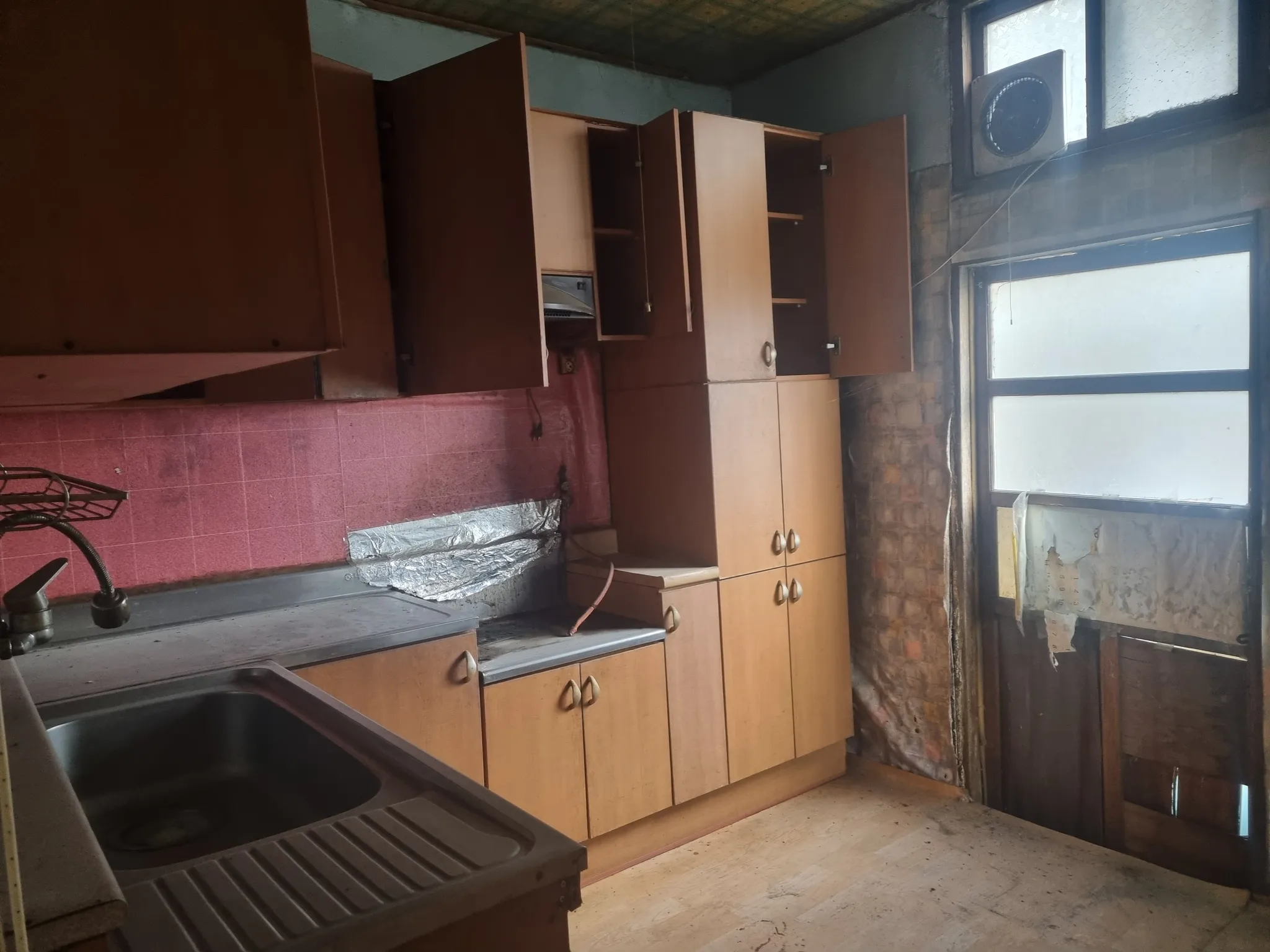 Detached House for Sale in Downtown Jecheon, Chungcheongbuk-do; Yard and Full Renovation Needed photo 2