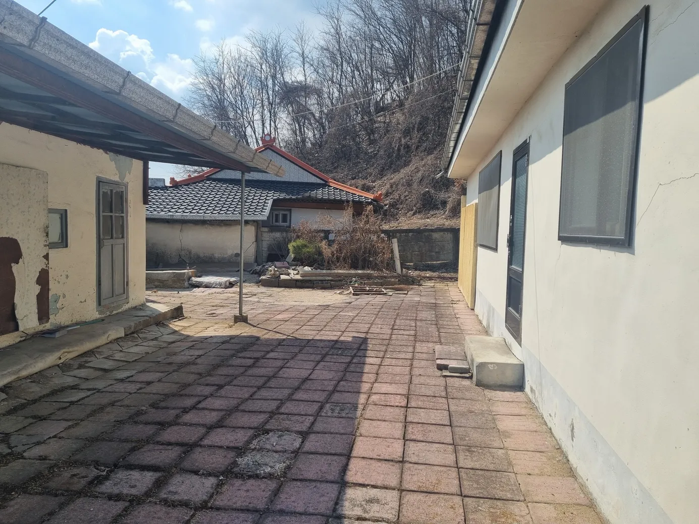 Country House for Sale in Jecheon, North Chungcheong Province, with a Spacious Yard and Land for a Vegetable Garden photo 5