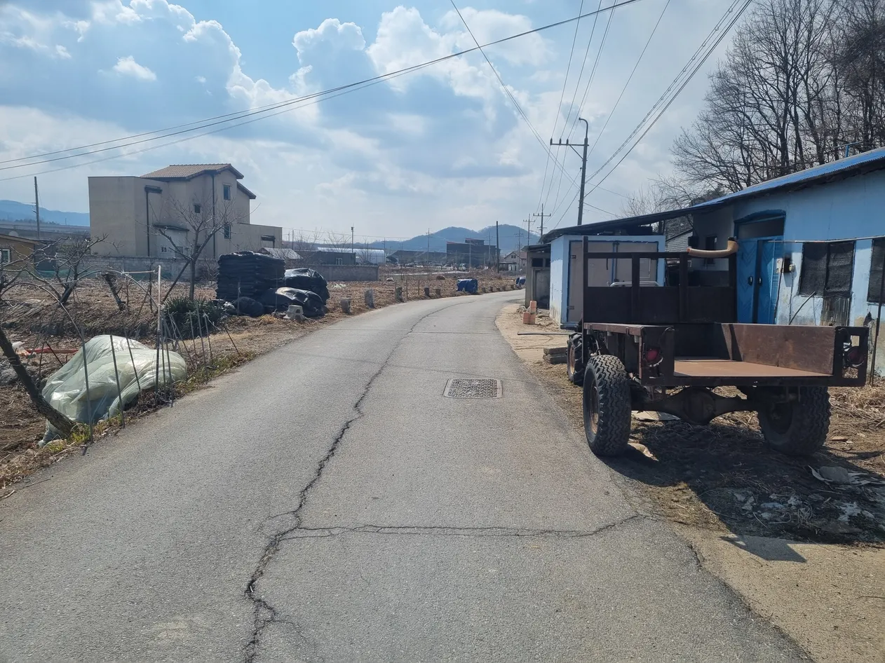Country House for Sale in Jecheon, North Chungcheong Province, with a Spacious Yard and Land for a Vegetable Garden photo 2