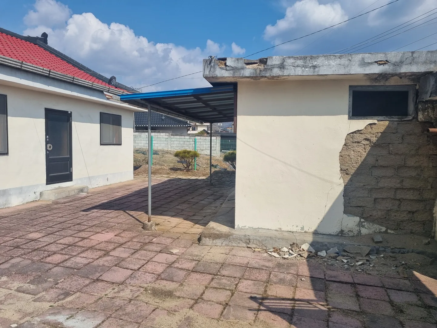 Country House for Sale in Jecheon, North Chungcheong Province, with a Spacious Yard and Land for a Vegetable Garden photo 4