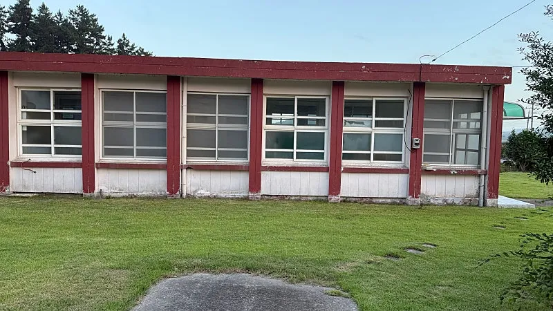 Former Closed School for Sale in Uisin-myeon, Jindo County, Jeonnam, with Lawn Yard and 5 Buildings photo 5