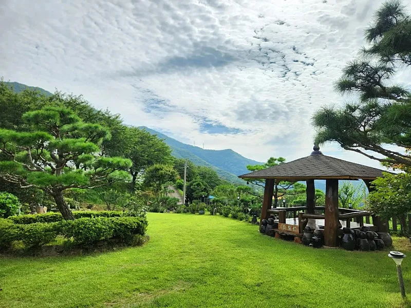 Gyeongnam, Miryang, Samnangjin-eup Hwangto Country House, Main House, Annexes and 3 Parcels for Sale photo 8