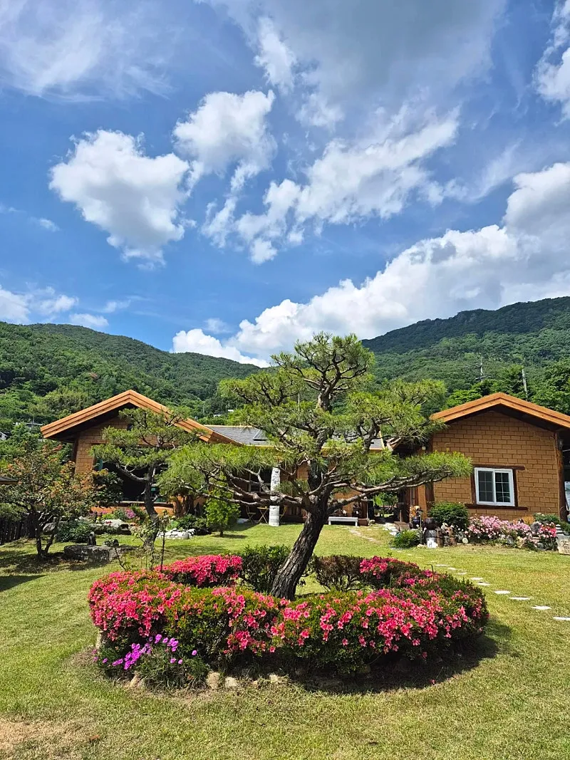 Gyeongnam, Miryang, Samnangjin-eup Hwangto Country House, Main House, Annexes and 3 Parcels for Sale photo 3