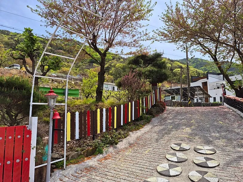 Gyeongnam, Miryang, Samnangjin-eup Hwangto Country House, Main House, Annexes and 3 Parcels for Sale photo 10