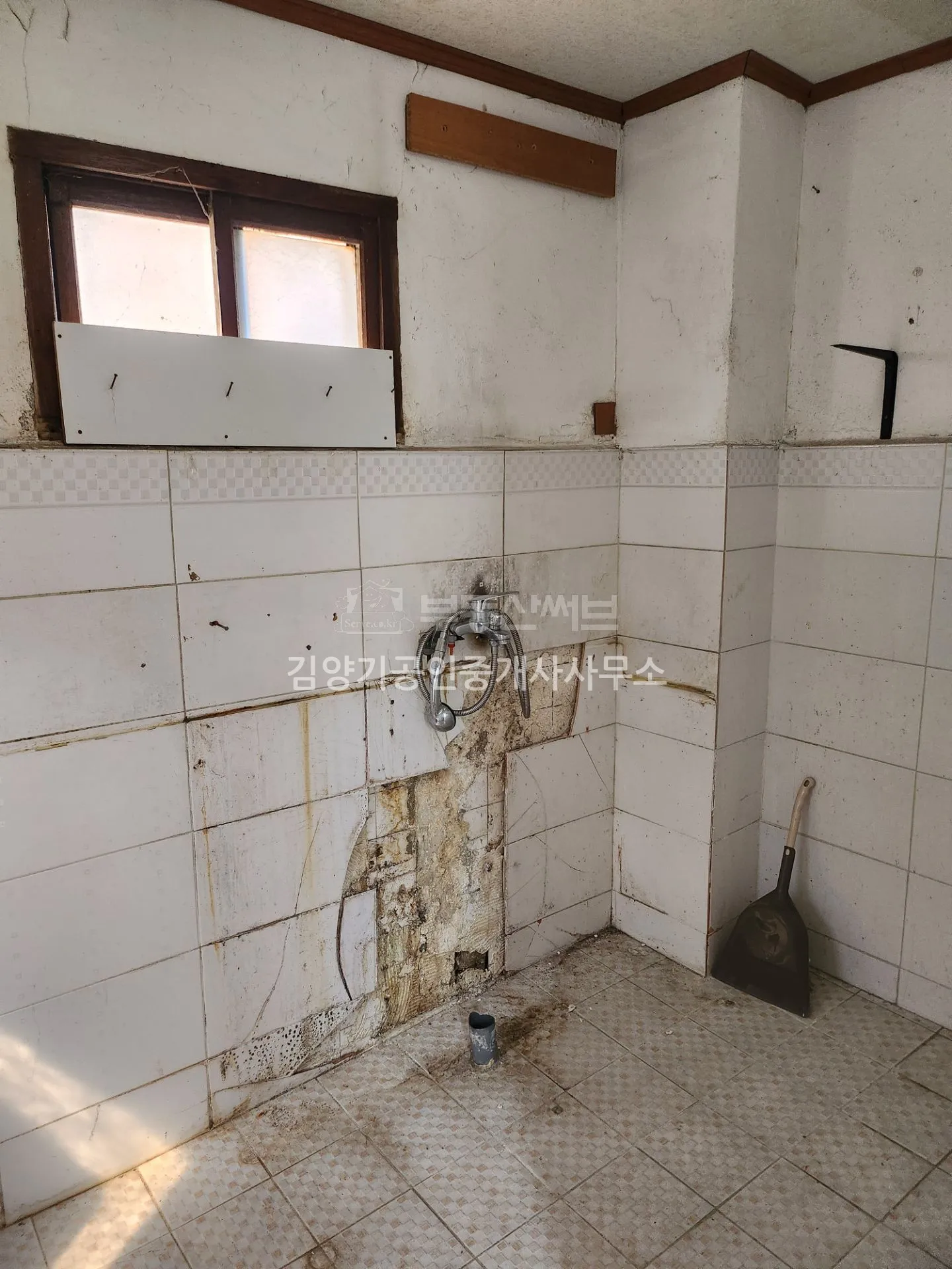 Two-Story Detached House for Sale in Gyo-dong, Gangneung-si, Gangwon-do; Remodeling Needed photo 8