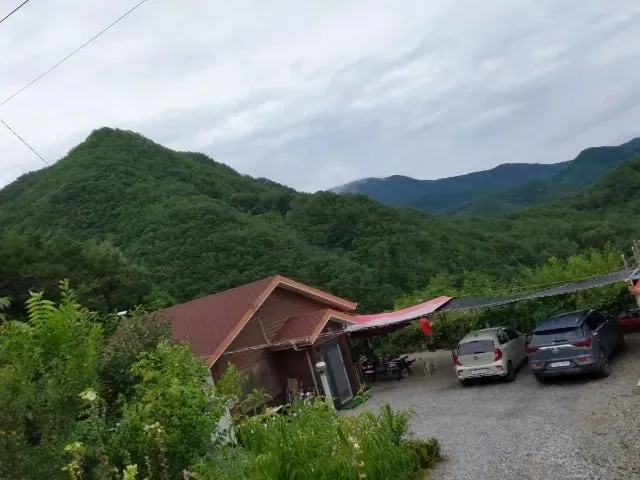 South-Facing Country House for Sale in Jeongseon, Gangwon-do, with 400 Pyeong of Land and Fields photo 4