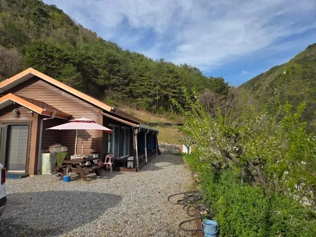 South-Facing Country House for Sale in Jeongseon, Gangwon-do, with 400 Pyeong of Land and Fields photo 3