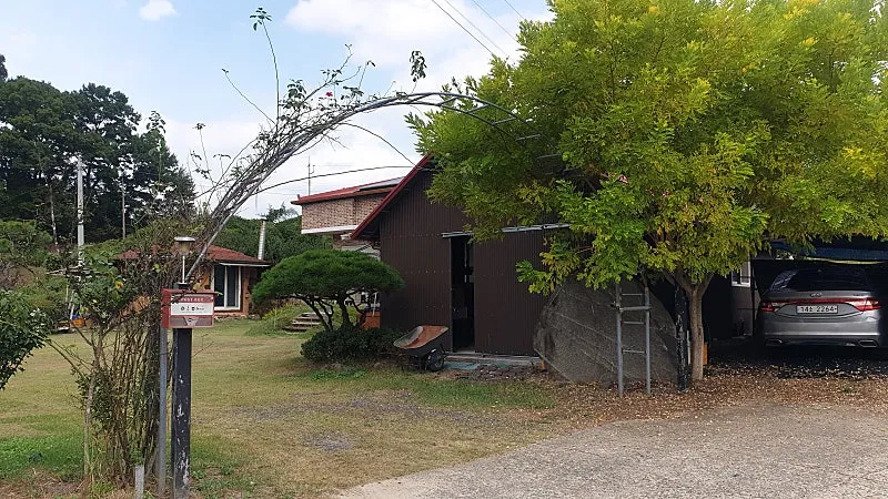 Country Home for Sale with Yard and Workshop in Iwon-myeon, Okcheon-gun, Chungcheongbuk-do photo 9