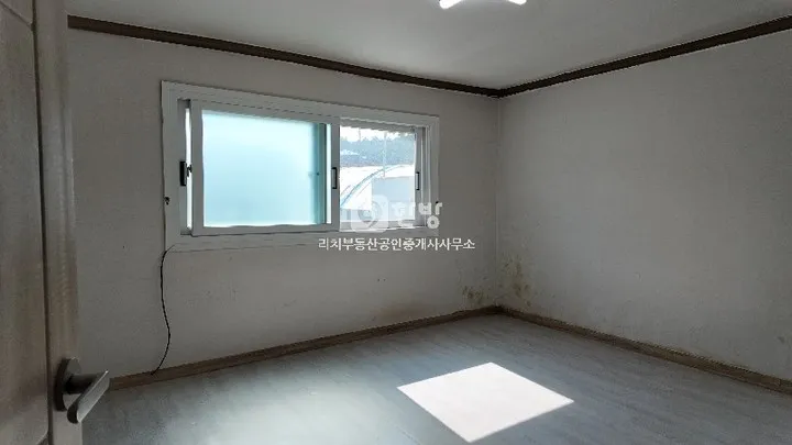 Fully Renovated Detached House for Sale in Hyoga-dong, Donghae, Gangwon-do, with a South-Facing Garden Plot photo 4