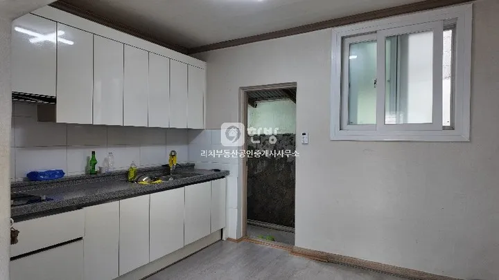 Fully Renovated Detached House for Sale in Hyoga-dong, Donghae, Gangwon-do, with a South-Facing Garden Plot photo 3
