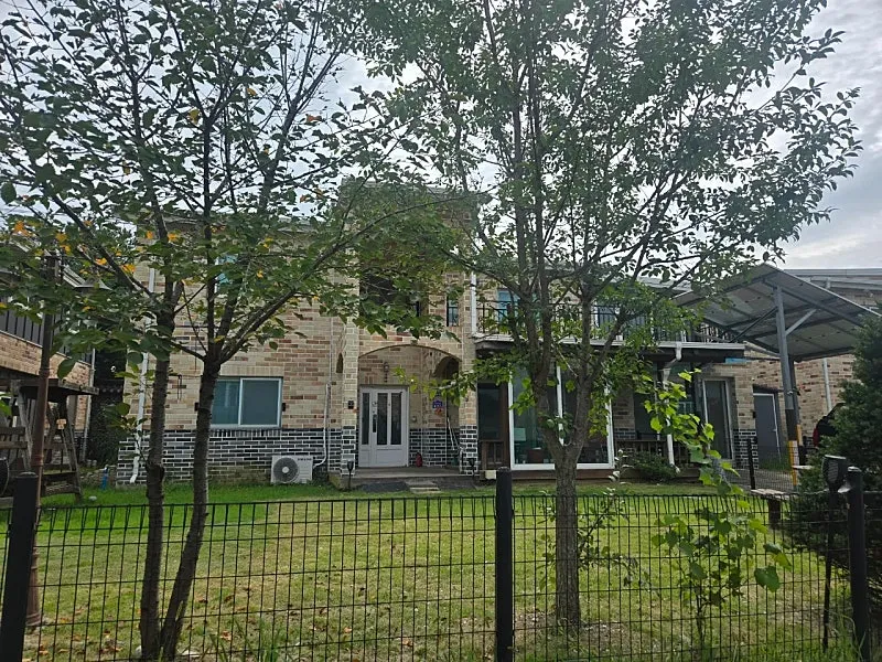 Townhouse for Sale in Dunpo-myeon, Asan, Chungcheongnam-do — 180 pyeong Lot, 84 pyeong House photo 3