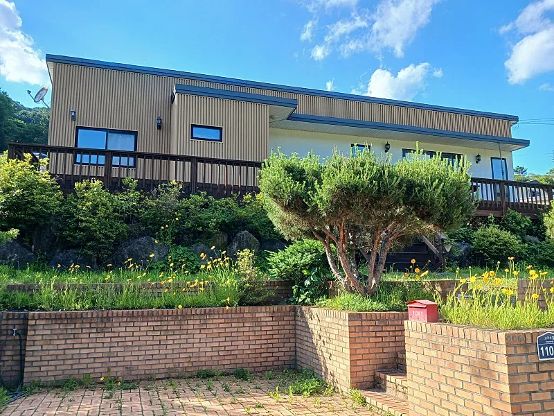Rural Home for Sale in Danwol-myeon, Yangpyeong, Gyeonggi-do, with a Lawn and Spacious Deck photo 9
