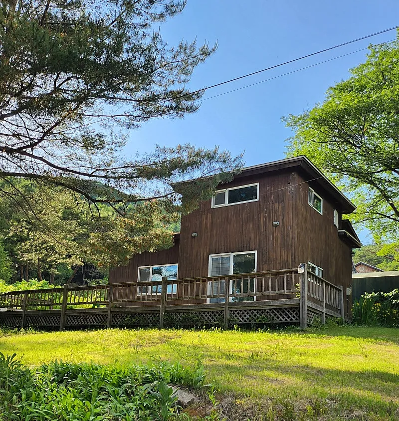 Two-Story, Due-South-Facing Wooden Country House for Sale in Dunnae, Hoengseong, Gangwon-do; Lot Approx. 240 Pyeong photo 2